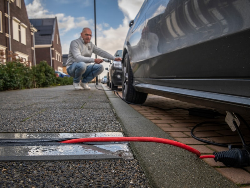Kabelgootjes voor laden elektrische auto’s vinden in Terneuzen niet veel aftrek