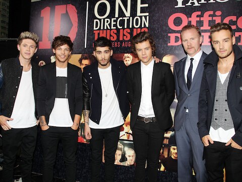 De leden van One Direction vorige week bij de première van hun film, met (tweede van rechts) regisseur Morgan Spurlock.