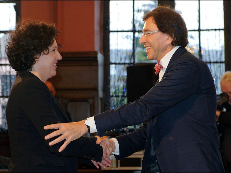 Turtelboom en Di Rupo bij de ondertekening van de Salduz-wet.