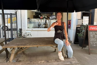 Melissa (34) spreekt man aan die ligt te braken op terras van haar pastabar, maar krijgt stoel naar zich gegooid: “Ze noemden mij een racistische hoer”