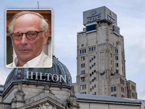 Vastgoedontwikkelaar Eric De Vocht (inzet) van Iret Development heeft ambitieuze plannen voor het beschermde Hilton-gebouw. Maar de Vlaamse regering heeft haar beslissing daarover nu uitgesteld.