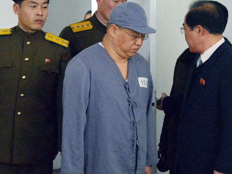 Kenneth Bae tijdens een persconferentie in Pyongyang op 20 januari.