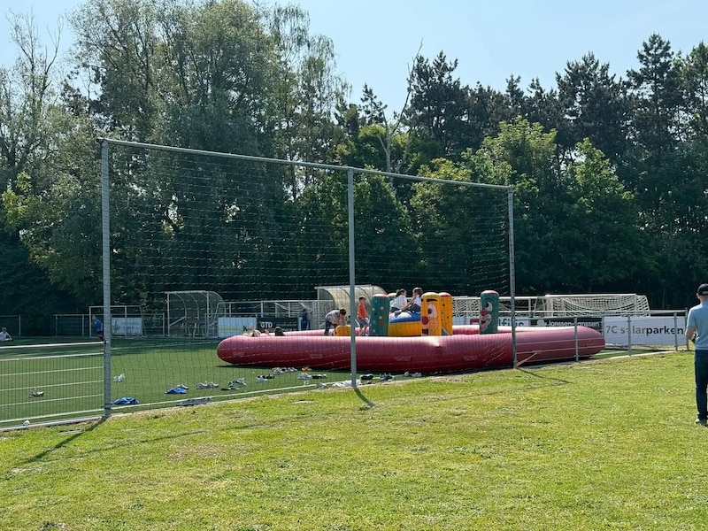 Het springkasteel in kwestie.