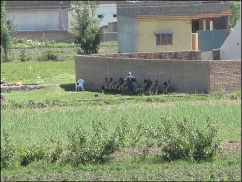 Vanuit zijn schuiloord in Abbotabad hiel bin Laden via de koerier contact met de buitenwereld.