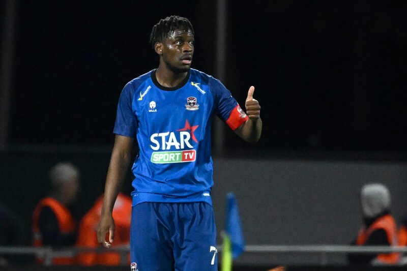 Nu ook officieel: Standard heeft met Dender-spits Bruny Nsimba eerste ...
