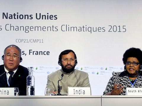 Xie Zhenhua van China, Prakash Javadekar van India en Edna Bomo Molewa op de klimaattop.