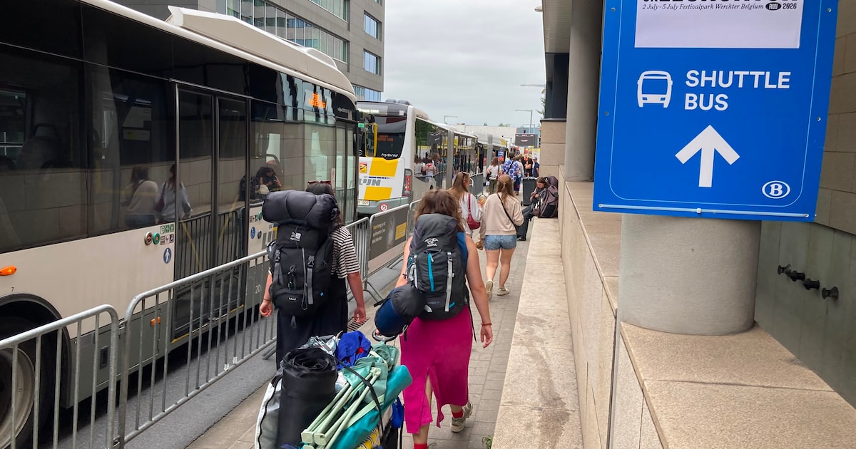 Vlotte start voor festivalgangers in Leuven: pendelbussen brengen reizigers naar de weide