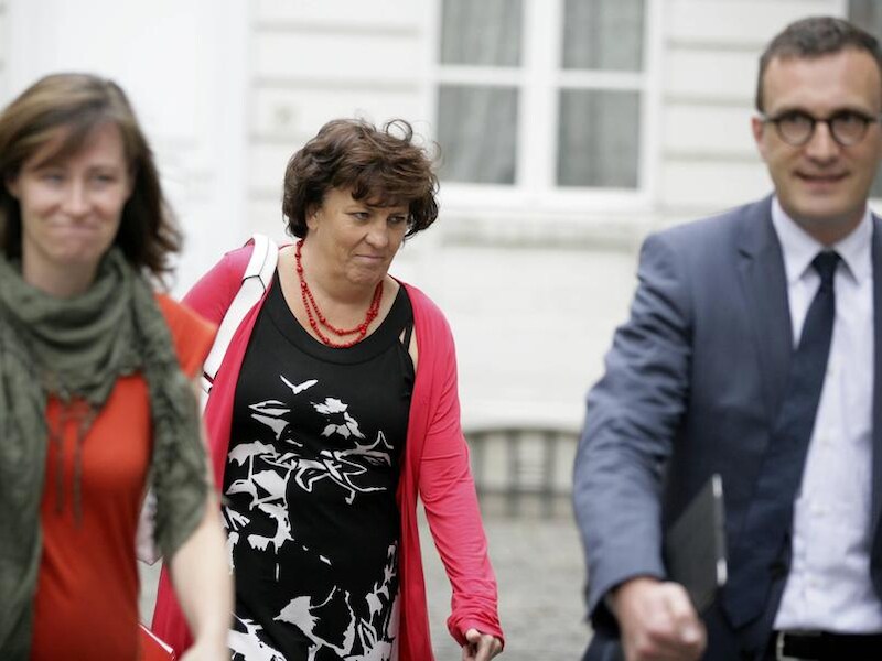 Vice-minister-president Ingrid Lieten en haar collega sp.a-ministers in de Vlaamse regering Freya Van den Bossche en Pascal Smet.