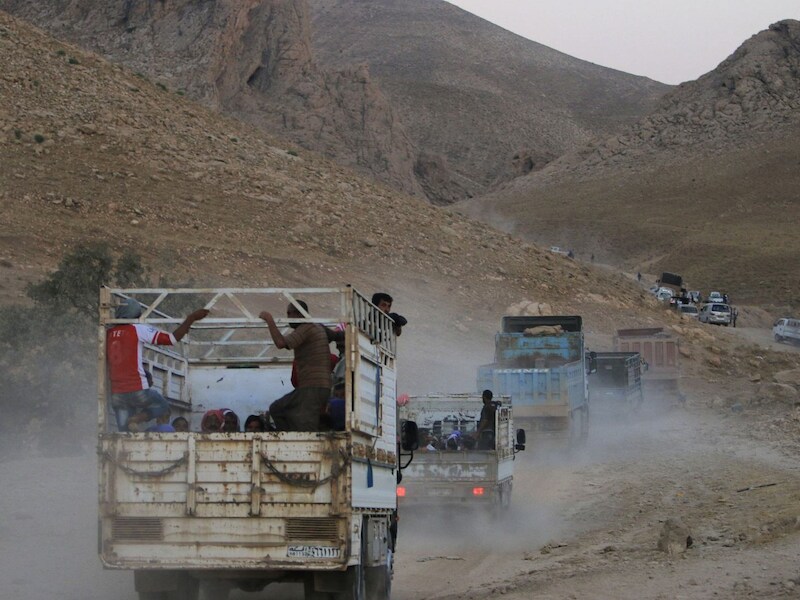Yezidi-vluchtelingen worden geëvacueerd uit het Sinjargebergte door Koerdische troepen.