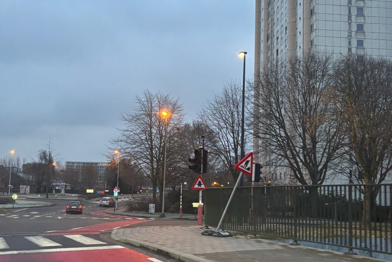 Verkeerslichten op twee kruispunten in Gent defect door barre ...