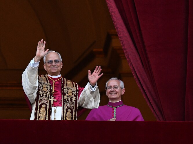 De Kerk in een nieuw tijdperk: paus Leo XIV uit zijn mening op sociale media