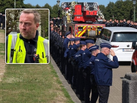De rouwstoet komt aan bij de Basiliek van Koekelberg, Inzet: Sergeant-majoor Olivier Francotte (50) liet het leven bij de dubbele explosie in Brussel.