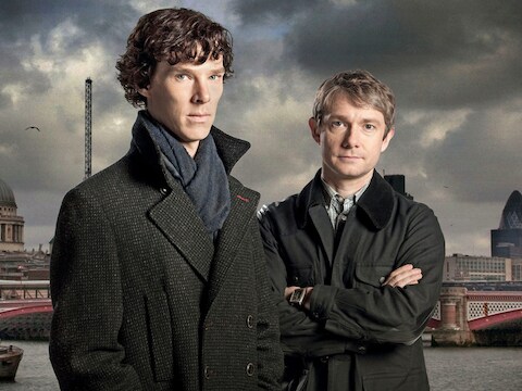 Benedict Cumberbatch als Sherlock Holmes (links) en Martin Freeman als Dr. John Watson.