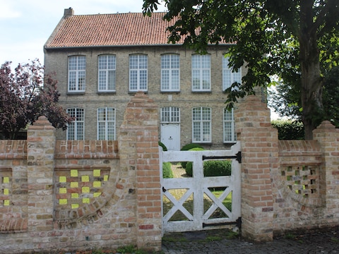 Lo-Reninge zal de procedure opstarten om de pastorie van Lo te verkopen. 