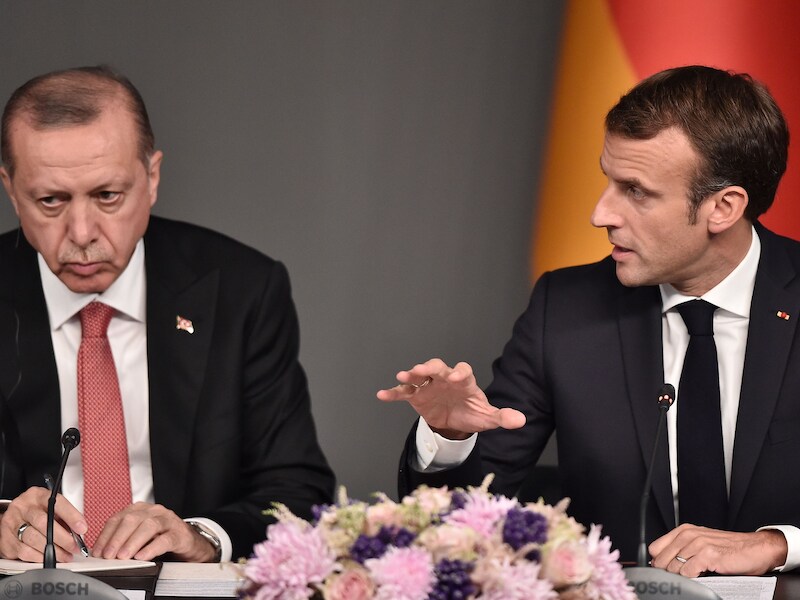 Archiefbeeld van Erdogan en Macron.