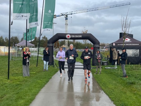 De burgemeester en Karel Vlaemynck trokken zelf ook de loopschoenen aan bij de eerste editie van Run or Walk in ’t Park