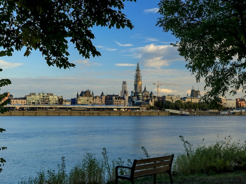 Kunnen mensen van Linkeroever binnenkort hun dierbaren uitstrooien met zicht op de Antwerpse skyline?