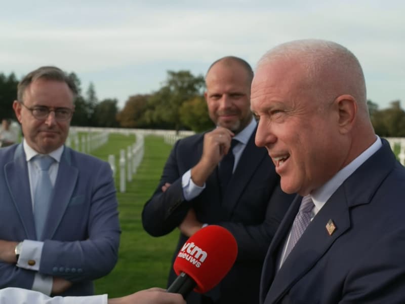 Bart De Wever, Theo Francken en Bill White op de begraafplaats van Henri-Chapelle