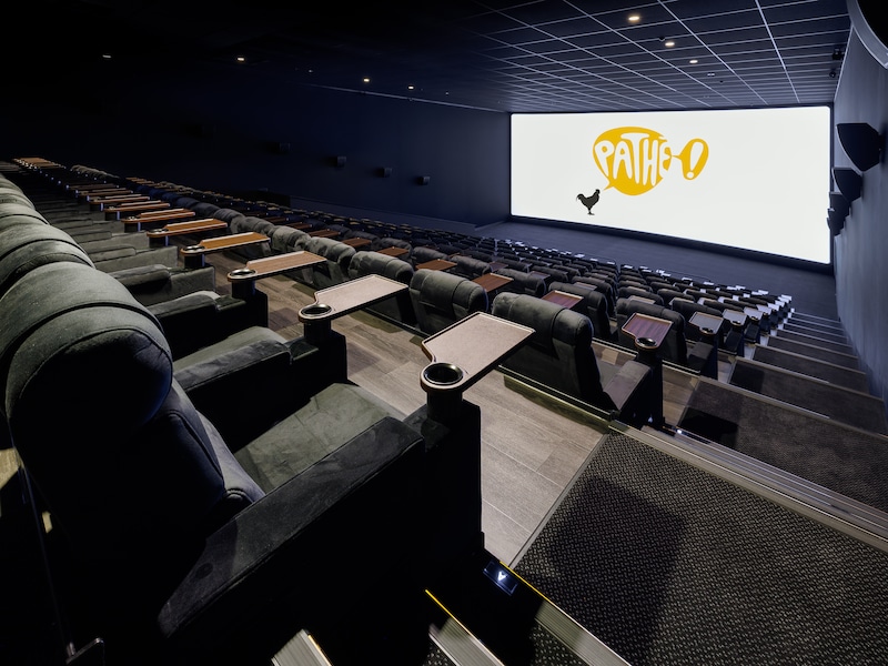 Politie houdt zoekactie in bioscoop: “Plots gingen tijdens de film alle lichten aan”