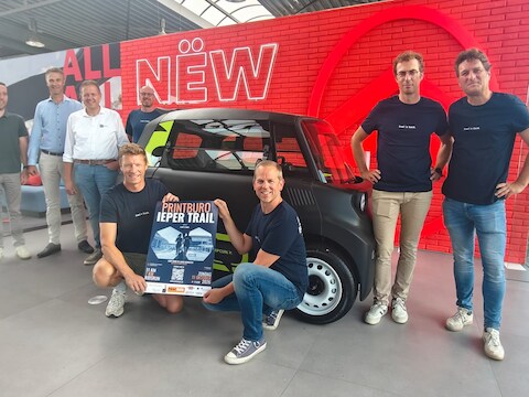 Vlnr: Pieter Demaeght (Garage Duran), David Covemaeker (Garage Duran), Didier Duran (Garage Duran), Tim Rommelaere, 
Mathieu Dehaene, Bart Callens, Tom Nelissen, Lieven Calis 
