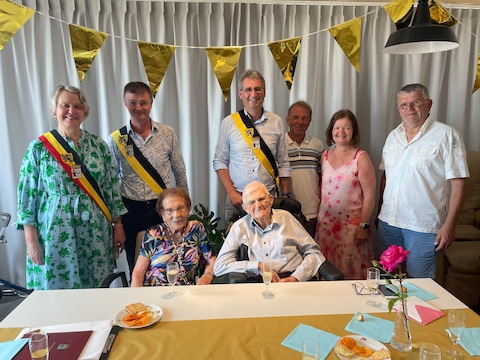 Het stralende koppel Gilbert Ameloot en Lutgarde Vermeulen toostte iets later dan gepland alsnog op hun 70ste huwelijksverjaardag. 