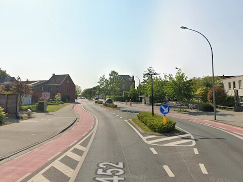 In de Stationsstraat in Eke werd een bromfiets gestolen.