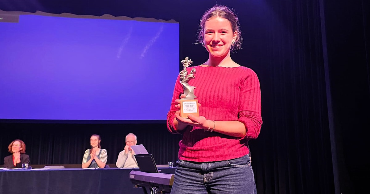 Maud (15) wint 70ste Dr. De Gruyter­wedstrijd en treedt zo in voetsporen van Frank Deboosere en Jell
