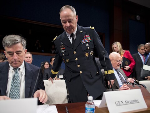 NSA-directeur Keith Alexander tijdens de hoorzitting vanmiddag.