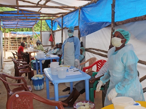 Een ebolakliniek in Sierra Leone.