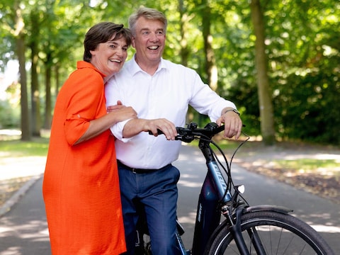 Karine Standaert en burgemeester van Oostkamp Jan de Keyser.