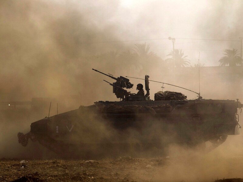 Een Israëlische tank aan de grens met Gaza.