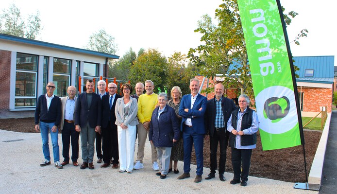 vzw-amon-opende-de-vernieuwde-gebouwen-van-de-vroegere-franstalige-kleuterklassen-links-en-de-nieuwbouw-achteraan-in-de-tuin-van-scholencampus-glorieux