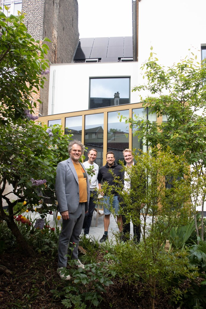 Eerste begijnhofwoning krijgt zonnepanelen: “Een primeur in Vlaanderen ...