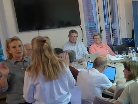 Virginie Buyse legt de eed af als raadslid voor meerderheidspartij #pro9860.