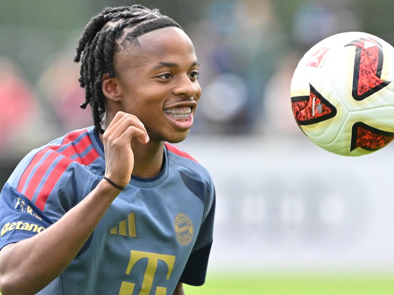 Hij viel ooit in slaap tijdens een speech van Vincent Kompany: wie is Wisdom Mike (17), de nieuwe winger van Club Brugge?