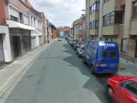 De fietser stierf in de Koningstraat, in het centrum van Menen.