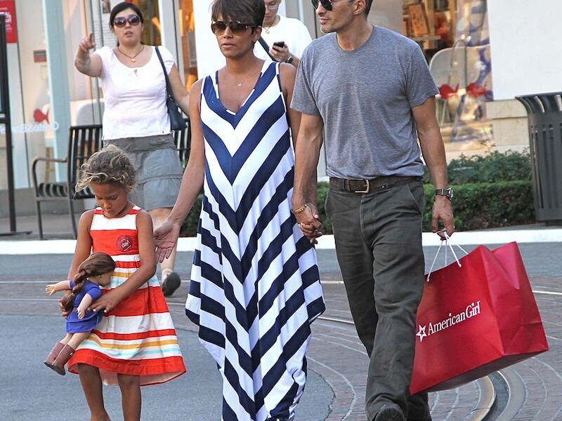 Halle Berry met Olivier Martinez en haar dochtertje Nahla.