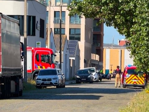 Bij het bedrijf Morubel in Oostende is maandagmorgen een vat met natriumhydroxide lekgeslagen.