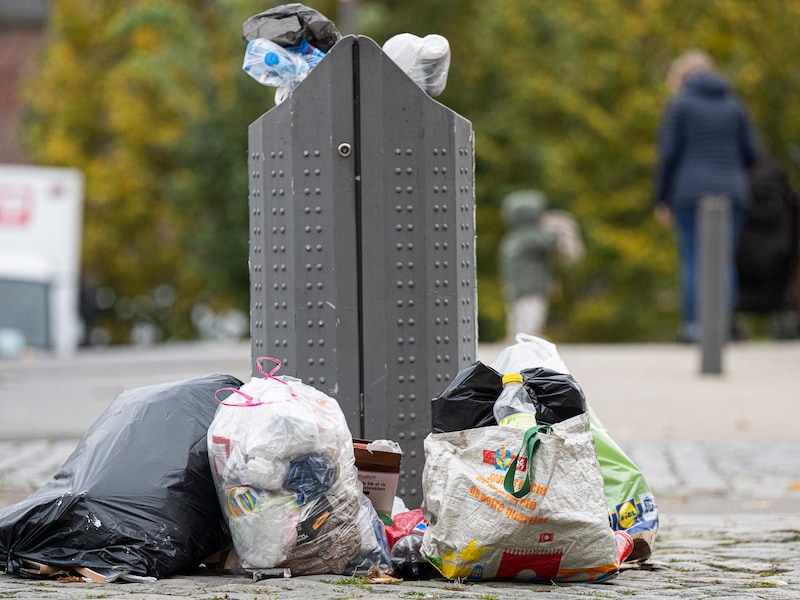 Openbare vuilbakken worden voortaan tijdelijk afgesloten na misbruik: “Ze zijn niet bedoeld voor huishoudelijk afval”