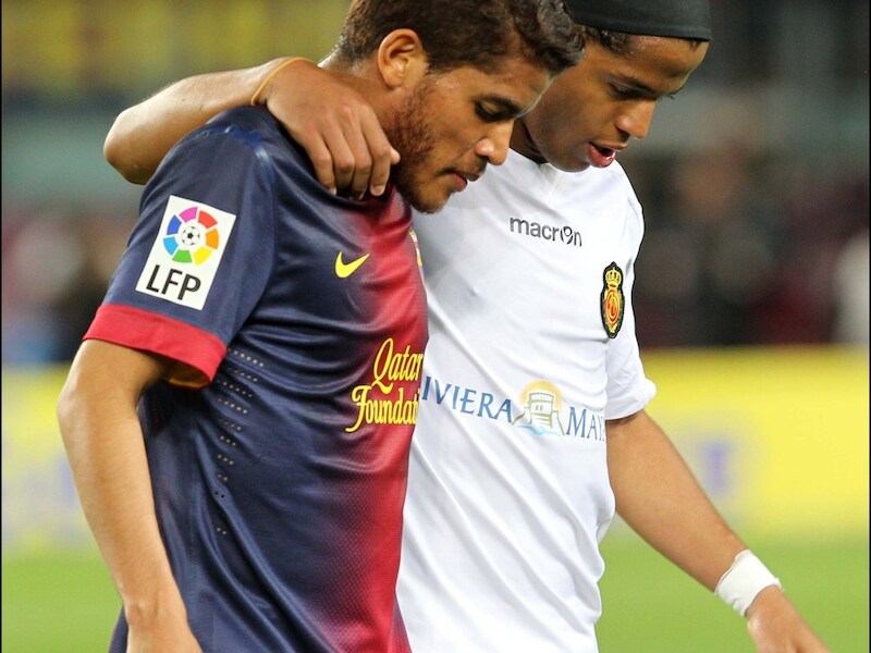Jonathan dos Santos hier met zijn broer Giovanni dos Santos (r)