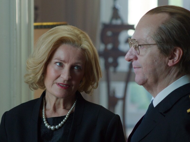 Veerle Eyckermans als Paola en Lucas Van den Eynde als Albert II.
