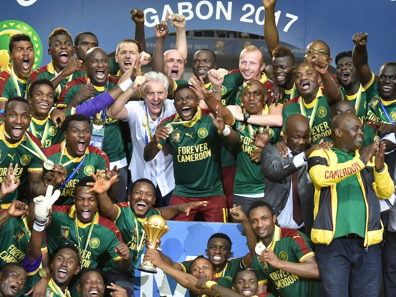 Broos en zijn 'Ontembare Leeuwen' ontvangen door Kameroense president