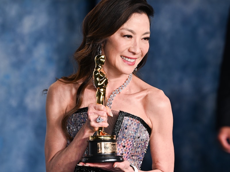Oscarwinst Michelle Yeoh brengt gerucht op gang over nieuwe feestdag in Maleisië, overheid ontkent
