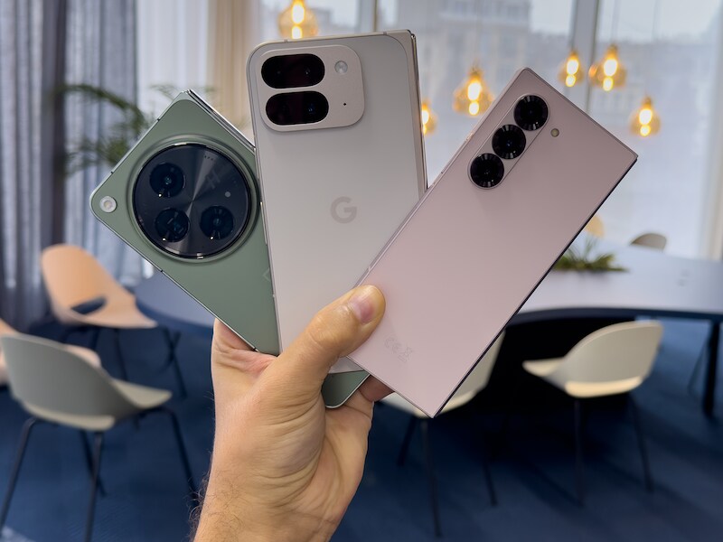 Van links naar rechts: de OnePlus Open, de Google Pixel 9 Pro Fold en de Samsung Galaxy Z Fold 6.