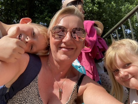 Slachtoffer Anja en haar twee kinderen van 8 en 10 jaar oud. 