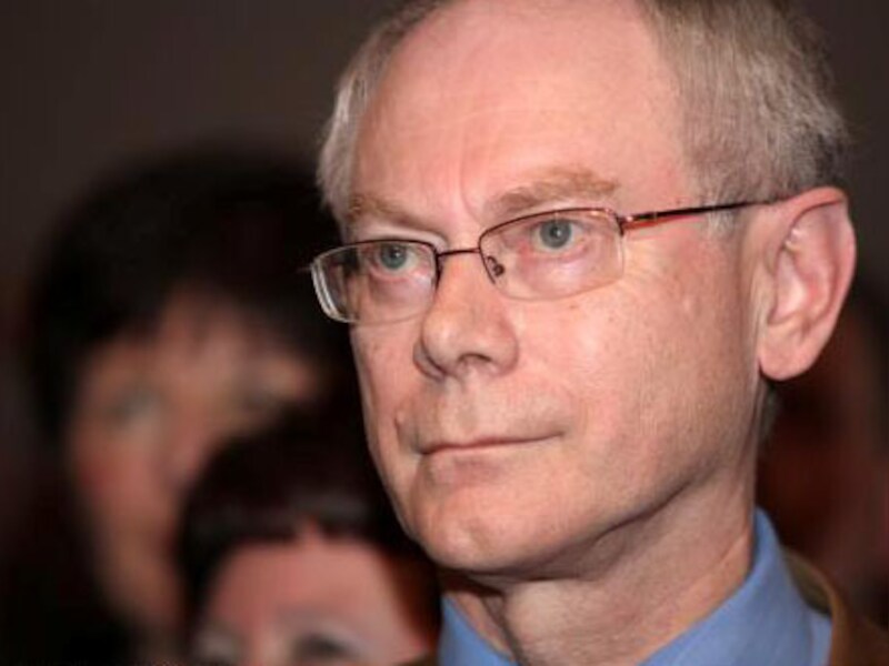 Premier Van Rompuy moet samen met zijn ministers een oplossing zoeken voor het Fortis-dossier.