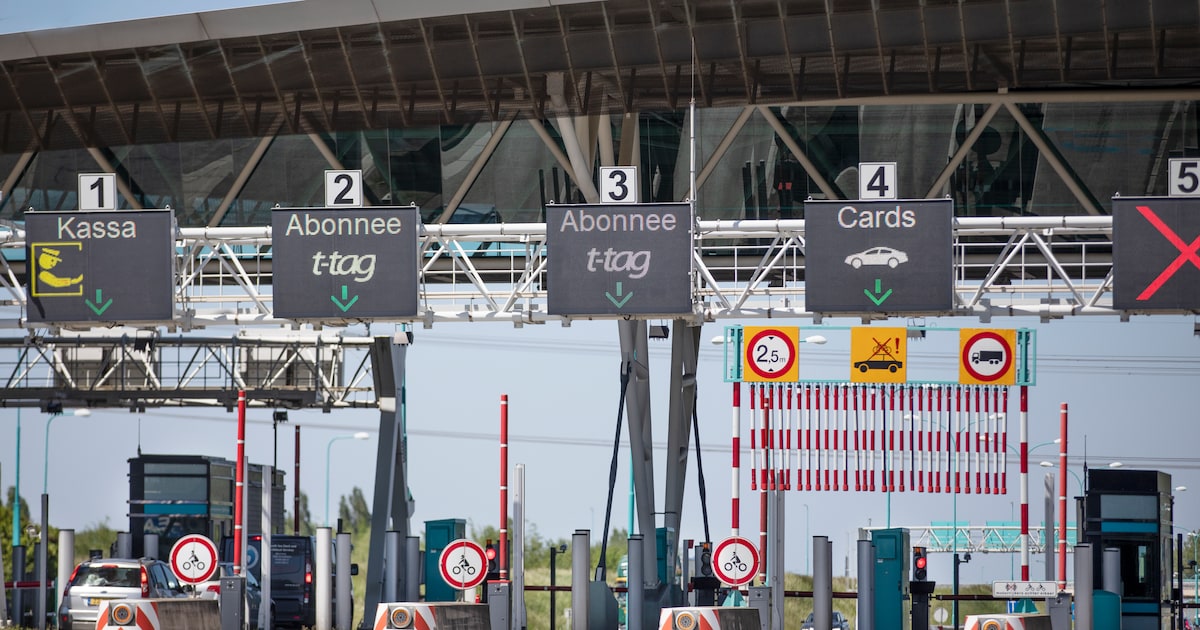Vrachtwagen met pech legt verkeer door Westerscheldetunnel richting Terneuzen plat: bijna uur vertra