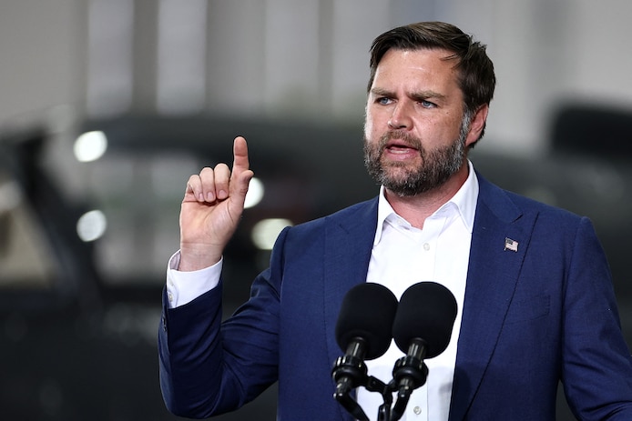 Angstaanjagende onzin van hersenloze klungel”: vicepresident J.D. Vance  uitgelachen na foute uitspraken over WOII | Buitenland | hln.be