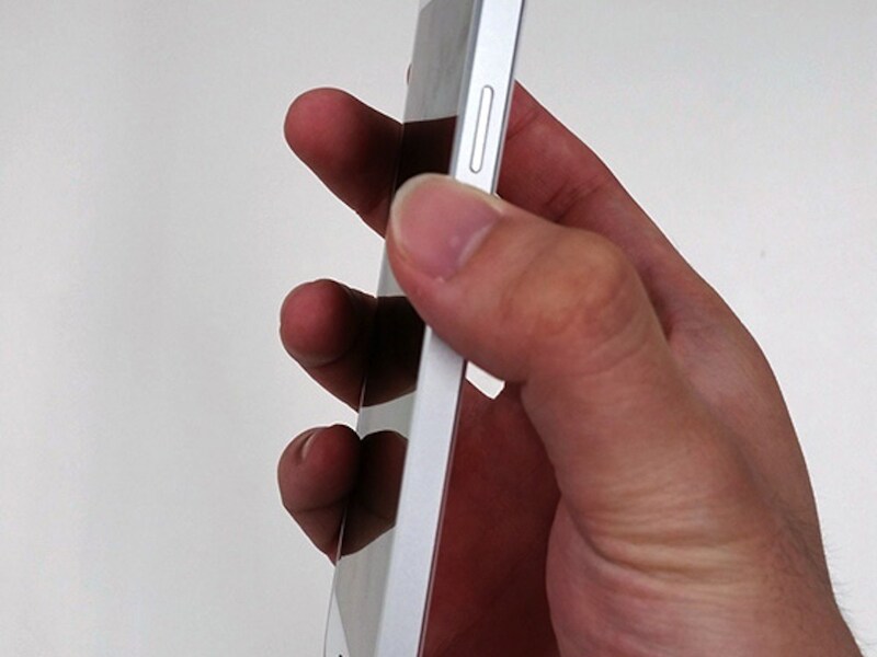 De gepolijste rand doet denken aan de iPhone 5.