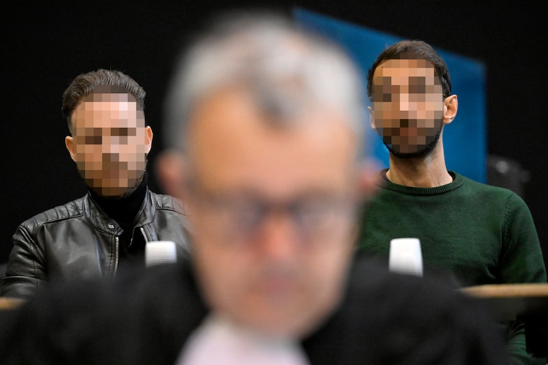 Paolo Falzone (L) and his son Antonino Falzone (R) in the beklaagdenbank.